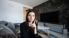 Nigdy nie zostawiaj urządzenia podłączonego do zasilania - może to mieć następujące konsekwencje